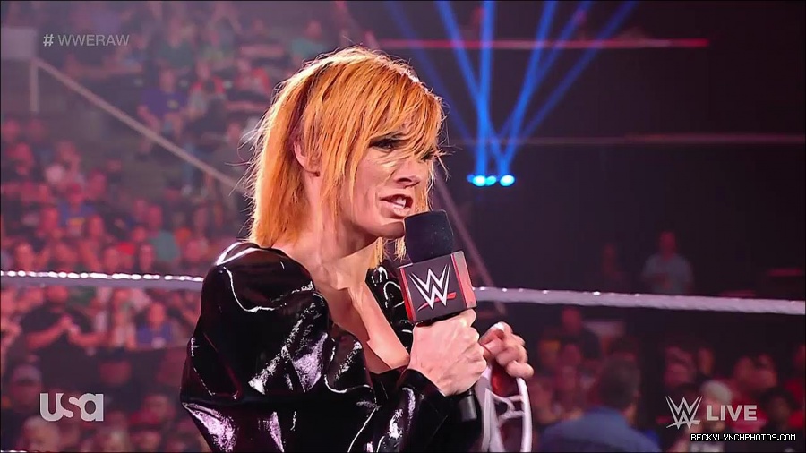 WWE_RAW_25th_April_2022_720p_WEBRip_h264-TJ_mp4_003686148.jpg