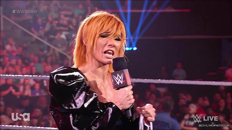WWE_RAW_25th_April_2022_720p_WEBRip_h264-TJ_mp4_003686549.jpg