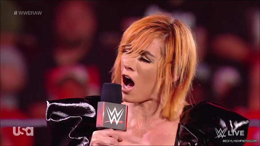 WWE_RAW_25th_April_2022_720p_WEBRip_h264-TJ_mp4_003686949.jpg
