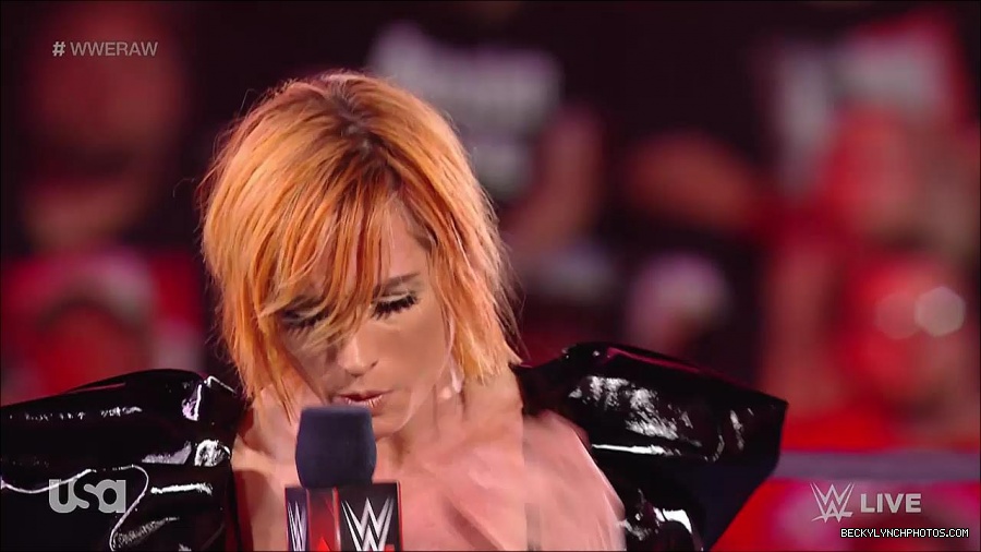 WWE_RAW_25th_April_2022_720p_WEBRip_h264-TJ_mp4_003688150.jpg
