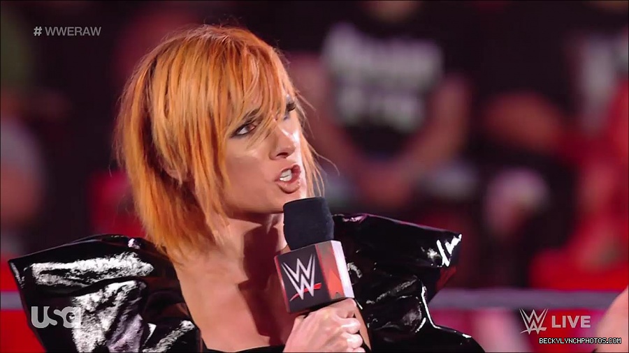 WWE_RAW_25th_April_2022_720p_WEBRip_h264-TJ_mp4_003690152.jpg