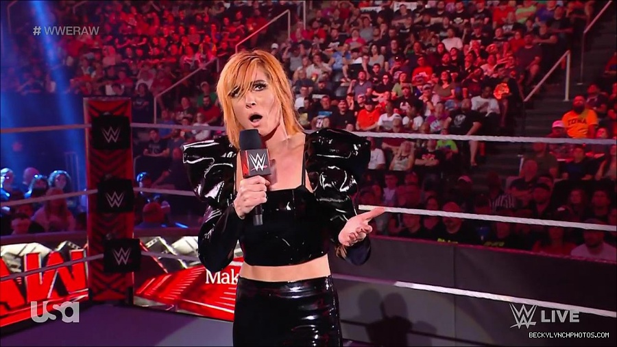 WWE_RAW_25th_April_2022_720p_WEBRip_h264-TJ_mp4_003691353.jpg