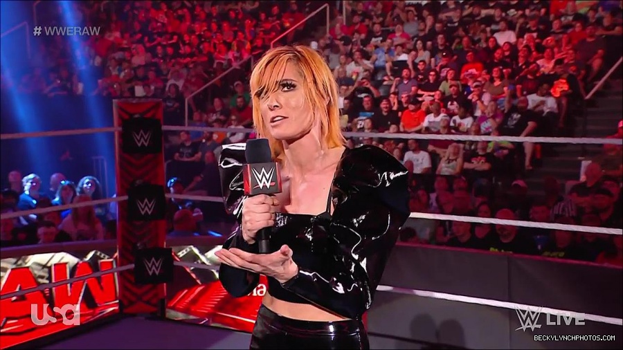 WWE_RAW_25th_April_2022_720p_WEBRip_h264-TJ_mp4_003692555.jpg