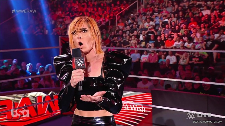 WWE_RAW_25th_April_2022_720p_WEBRip_h264-TJ_mp4_003693355.jpg