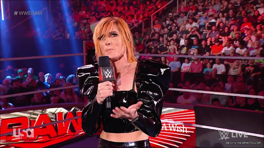 WWE_RAW_25th_April_2022_720p_WEBRip_h264-TJ_mp4_003694156.jpg