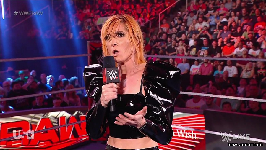 WWE_RAW_25th_April_2022_720p_WEBRip_h264-TJ_mp4_003695357.jpg