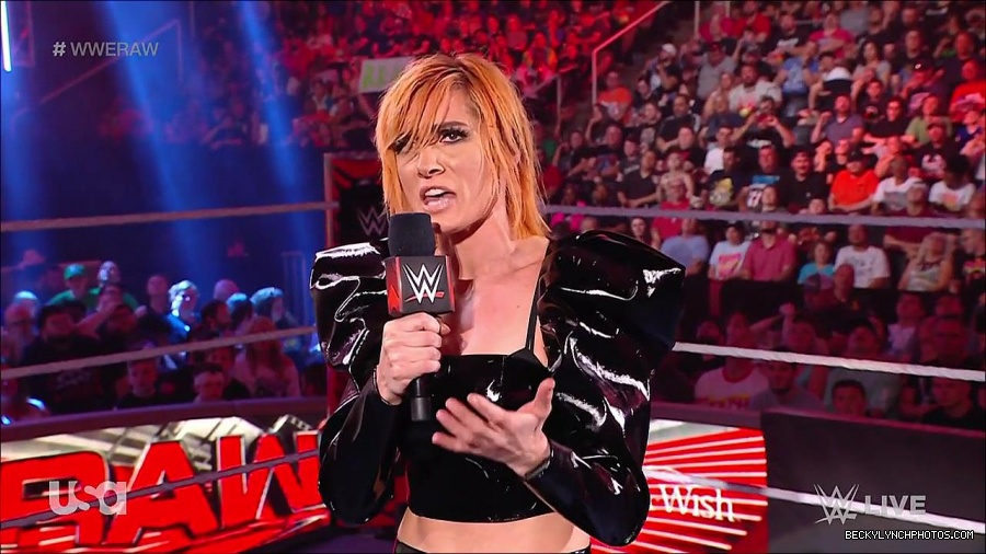WWE_RAW_25th_April_2022_720p_WEBRip_h264-TJ_mp4_003695758.jpg