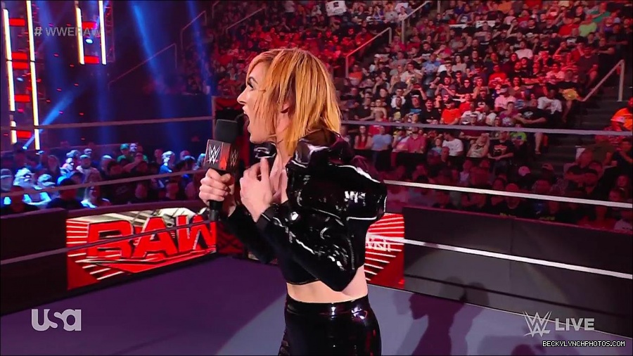 WWE_RAW_25th_April_2022_720p_WEBRip_h264-TJ_mp4_003763025.jpg