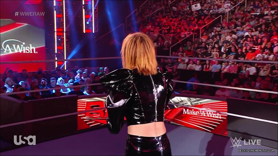 WWE_RAW_25th_April_2022_720p_WEBRip_h264-TJ_mp4_003763826.jpg