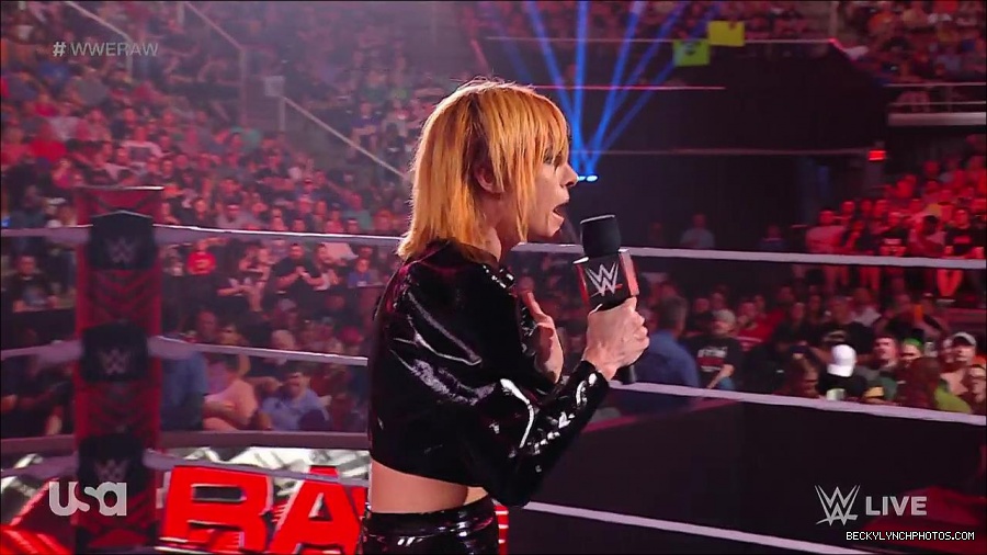 WWE_RAW_25th_April_2022_720p_WEBRip_h264-TJ_mp4_003766629.jpg