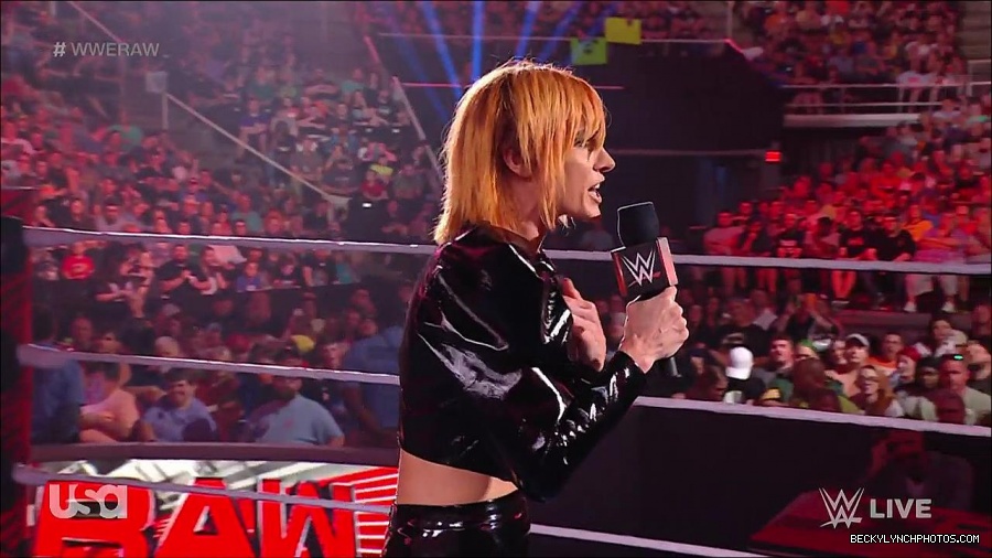 WWE_RAW_25th_April_2022_720p_WEBRip_h264-TJ_mp4_003767029.jpg