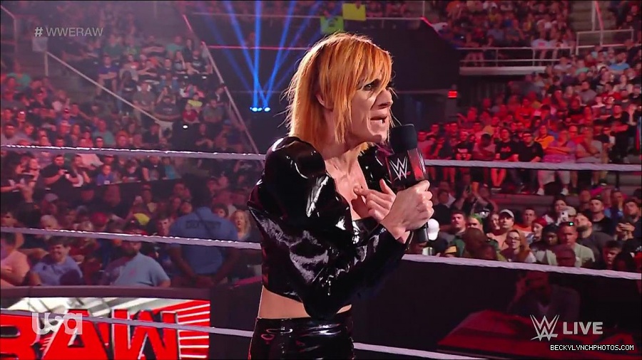 WWE_RAW_25th_April_2022_720p_WEBRip_h264-TJ_mp4_003767429.jpg