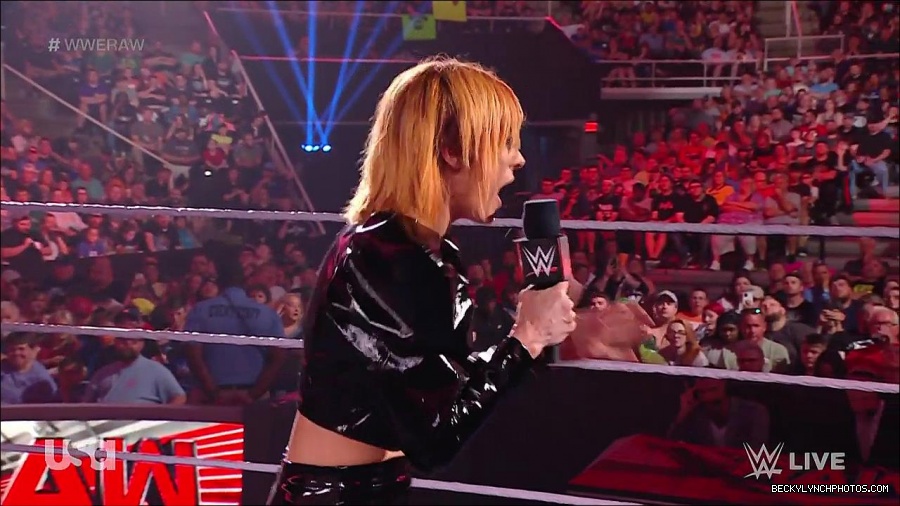 WWE_RAW_25th_April_2022_720p_WEBRip_h264-TJ_mp4_003767830.jpg