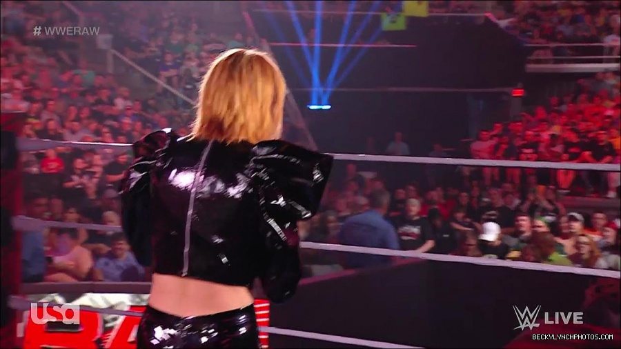 WWE_RAW_25th_April_2022_720p_WEBRip_h264-TJ_mp4_003768631.jpg