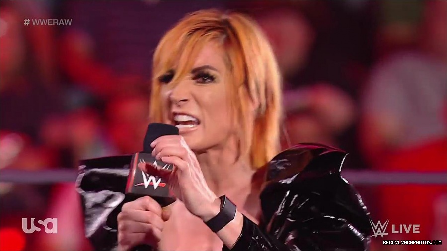 WWE_RAW_25th_April_2022_720p_WEBRip_h264-TJ_mp4_003776639.jpg