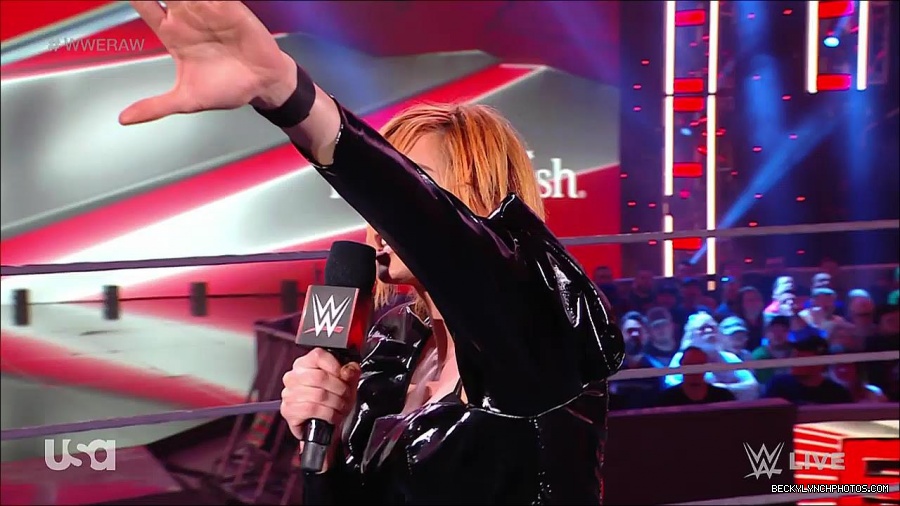 WWE_RAW_25th_April_2022_720p_WEBRip_h264-TJ_mp4_003780242.jpg