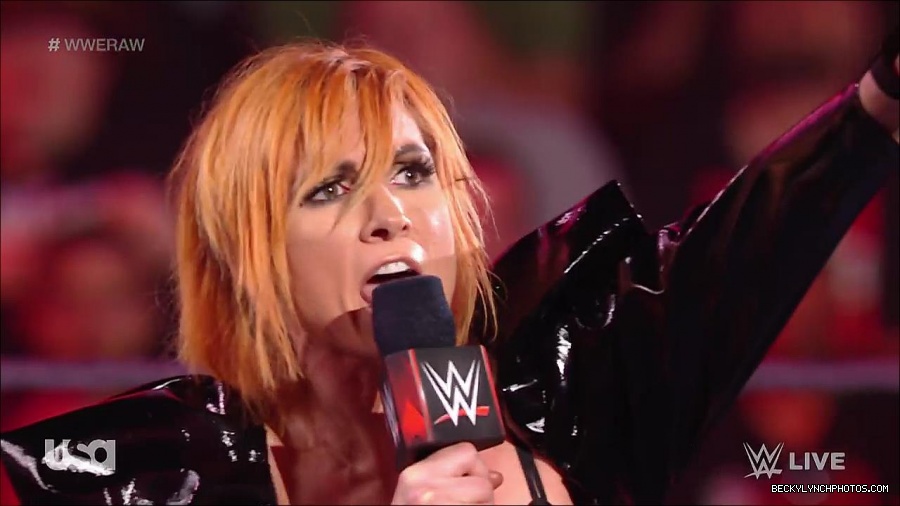 WWE_RAW_25th_April_2022_720p_WEBRip_h264-TJ_mp4_003780643.jpg