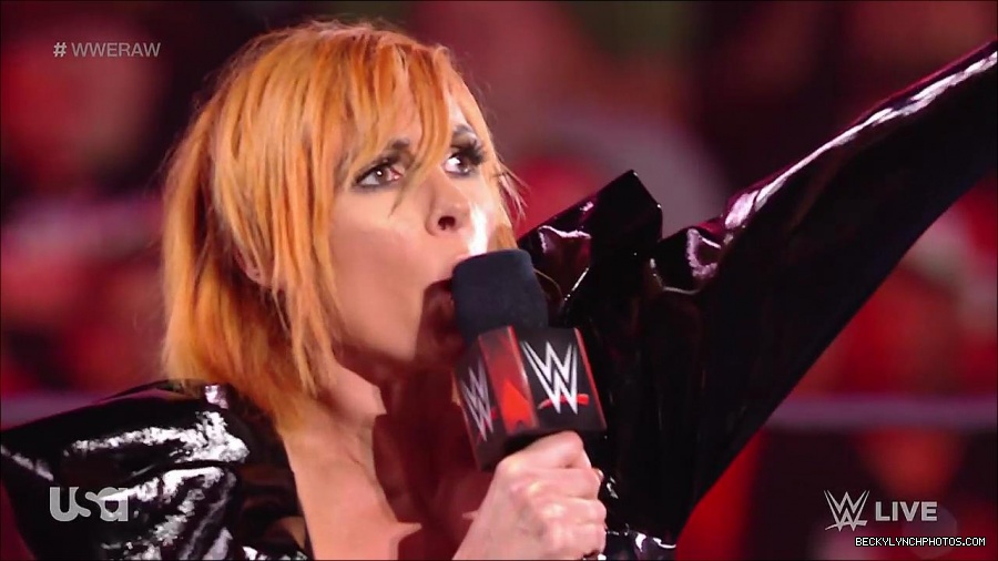 WWE_RAW_25th_April_2022_720p_WEBRip_h264-TJ_mp4_003781443.jpg