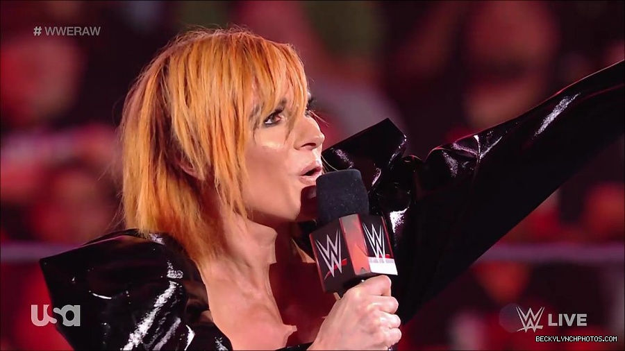 WWE_RAW_25th_April_2022_720p_WEBRip_h264-TJ_mp4_003782645.jpg