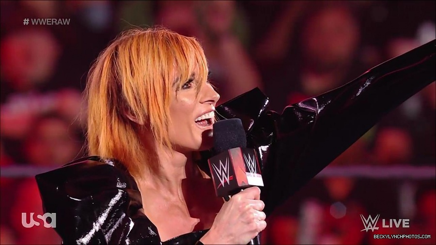 WWE_RAW_25th_April_2022_720p_WEBRip_h264-TJ_mp4_003783445.jpg