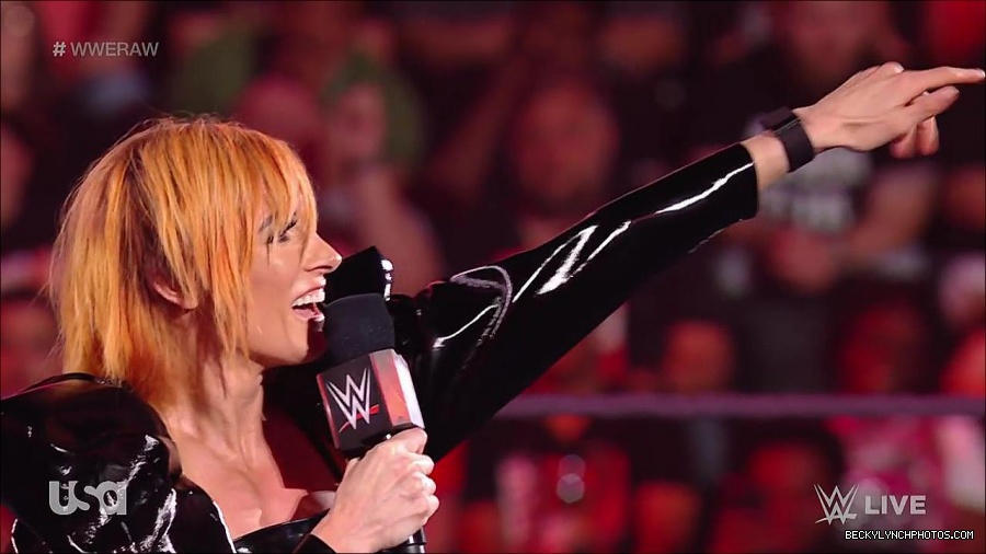 WWE_RAW_25th_April_2022_720p_WEBRip_h264-TJ_mp4_003784647.jpg