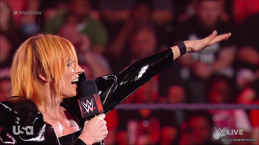 WWE_RAW_25th_April_2022_720p_WEBRip_h264-TJ_mp4_003785047.jpg