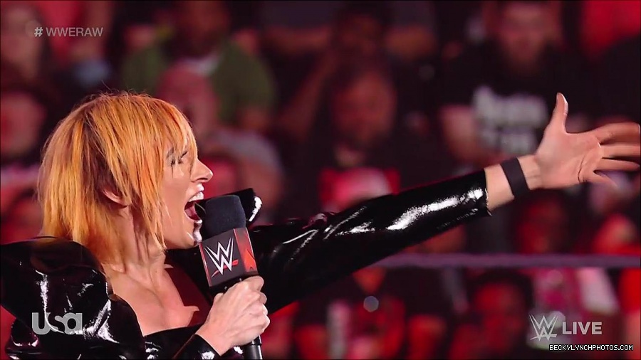 WWE_RAW_25th_April_2022_720p_WEBRip_h264-TJ_mp4_003785447.jpg