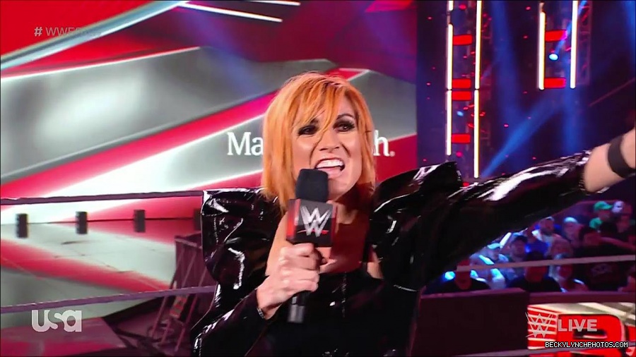 WWE_RAW_25th_April_2022_720p_WEBRip_h264-TJ_mp4_003785848.jpg
