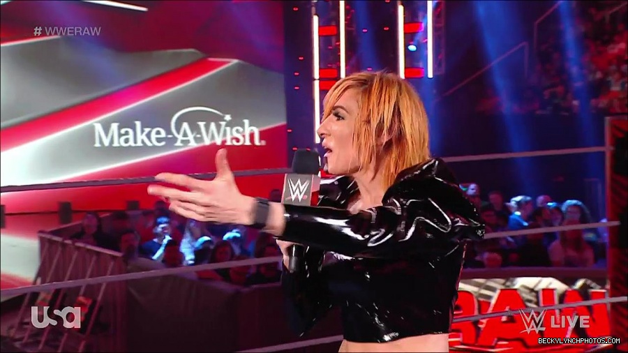 WWE_RAW_25th_April_2022_720p_WEBRip_h264-TJ_mp4_003786649.jpg