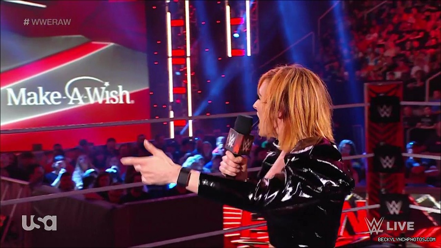 WWE_RAW_25th_April_2022_720p_WEBRip_h264-TJ_mp4_003787049.jpg