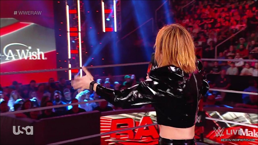 WWE_RAW_25th_April_2022_720p_WEBRip_h264-TJ_mp4_003787449.jpg