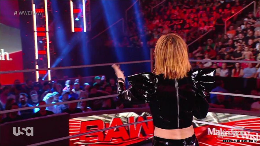 WWE_RAW_25th_April_2022_720p_WEBRip_h264-TJ_mp4_003787850.jpg