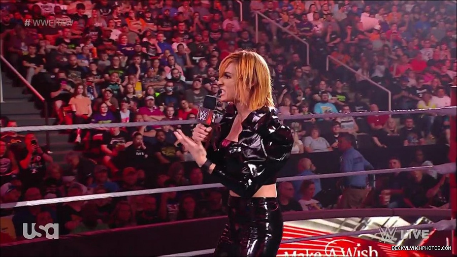 WWE_RAW_25th_April_2022_720p_WEBRip_h264-TJ_mp4_003789451.jpg