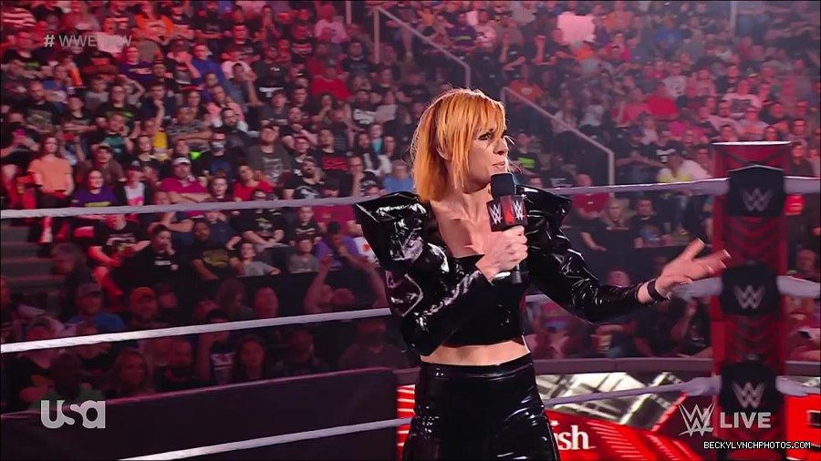 WWE_RAW_25th_April_2022_720p_WEBRip_h264-TJ_mp4_003790252.jpg