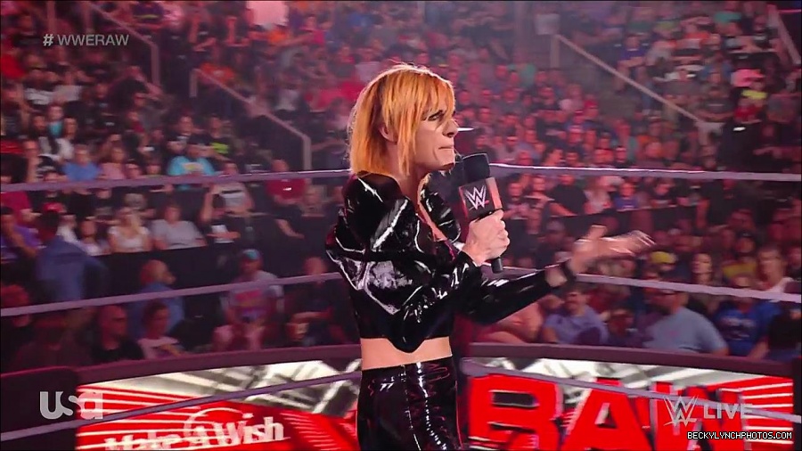 WWE_RAW_25th_April_2022_720p_WEBRip_h264-TJ_mp4_003791053.jpg