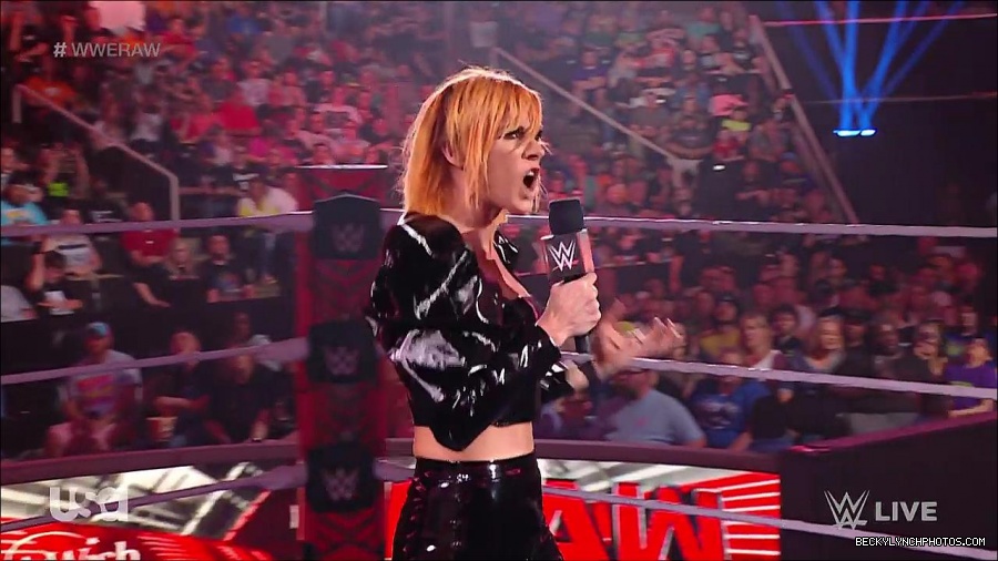 WWE_RAW_25th_April_2022_720p_WEBRip_h264-TJ_mp4_003791453.jpg