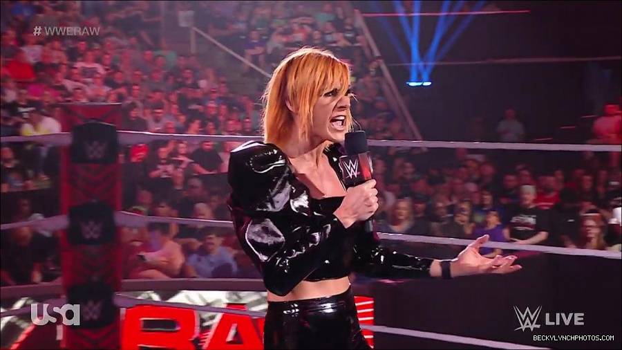 WWE_RAW_25th_April_2022_720p_WEBRip_h264-TJ_mp4_003791854.jpg