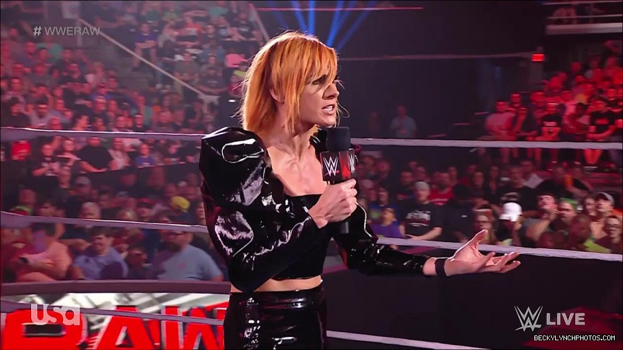 WWE_RAW_25th_April_2022_720p_WEBRip_h264-TJ_mp4_003792254.jpg