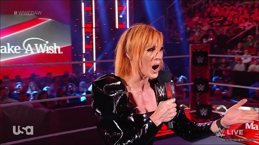 WWE_RAW_25th_April_2022_720p_WEBRip_h264-TJ_mp4_003799061.jpg