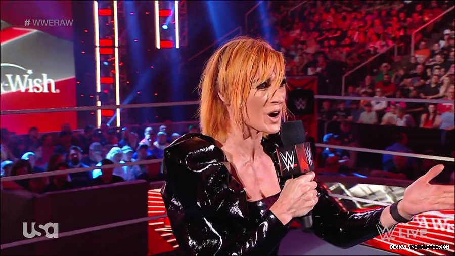 WWE_RAW_25th_April_2022_720p_WEBRip_h264-TJ_mp4_003799461.jpg