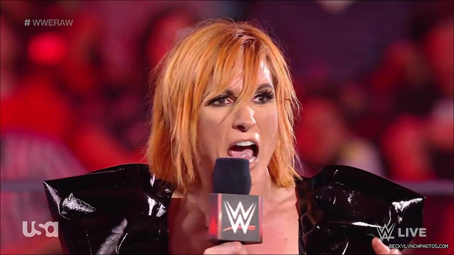 WWE_RAW_25th_April_2022_720p_WEBRip_h264-TJ_mp4_003804667.jpg