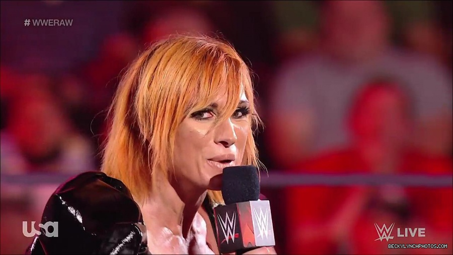 WWE_RAW_25th_April_2022_720p_WEBRip_h264-TJ_mp4_003806669.jpg