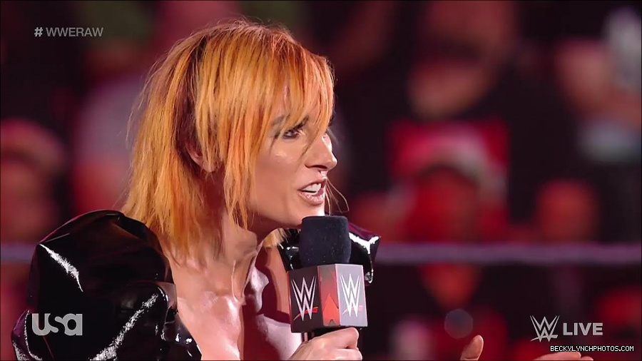 WWE_RAW_25th_April_2022_720p_WEBRip_h264-TJ_mp4_003810272.jpg
