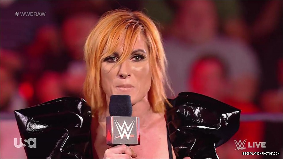 WWE_RAW_25th_April_2022_720p_WEBRip_h264-TJ_mp4_003812675.jpg