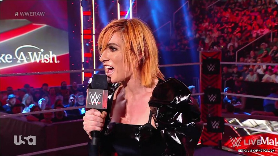 WWE_RAW_25th_April_2022_720p_WEBRip_h264-TJ_mp4_003815878.jpg