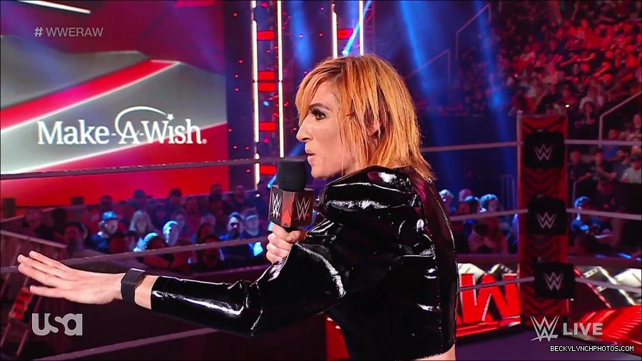 WWE_RAW_25th_April_2022_720p_WEBRip_h264-TJ_mp4_003817079.jpg
