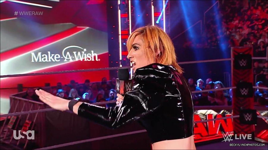 WWE_RAW_25th_April_2022_720p_WEBRip_h264-TJ_mp4_003817479.jpg