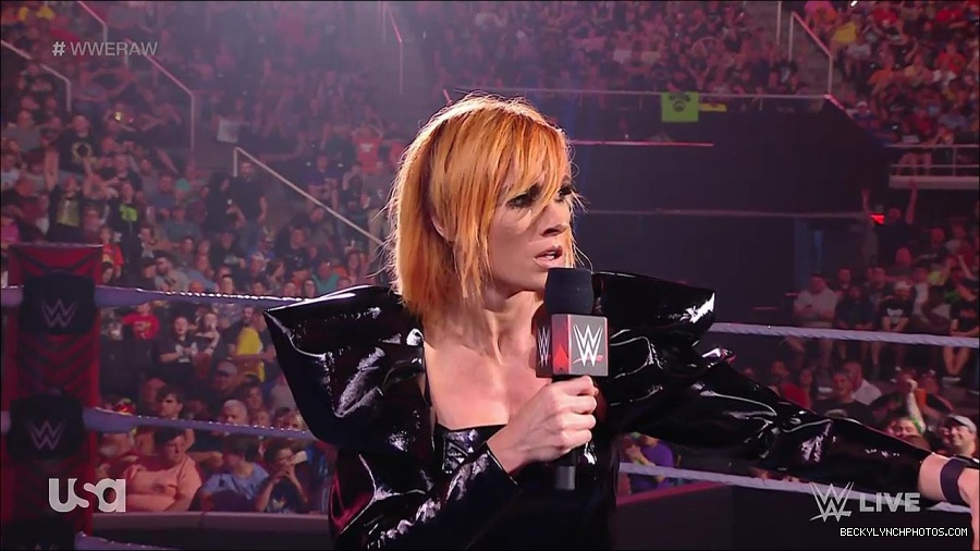 WWE_RAW_25th_April_2022_720p_WEBRip_h264-TJ_mp4_003822685.jpg