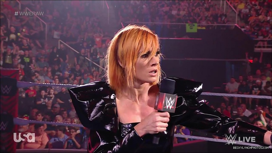 WWE_RAW_25th_April_2022_720p_WEBRip_h264-TJ_mp4_003823085.jpg