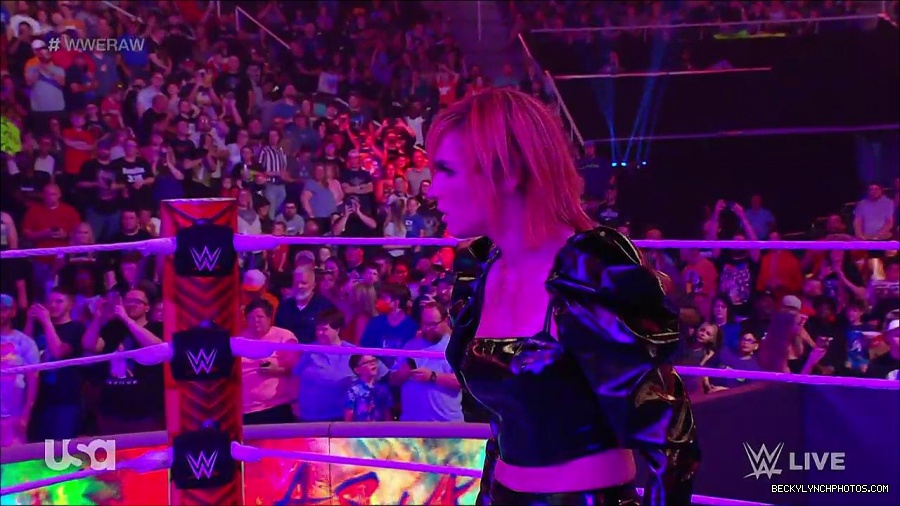 WWE_RAW_25th_April_2022_720p_WEBRip_h264-TJ_mp4_003853115.jpg